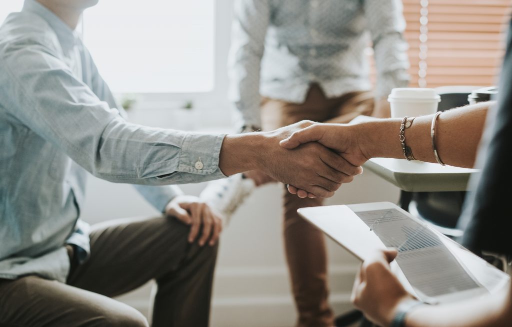 Design Business people in a meeting shaking hands